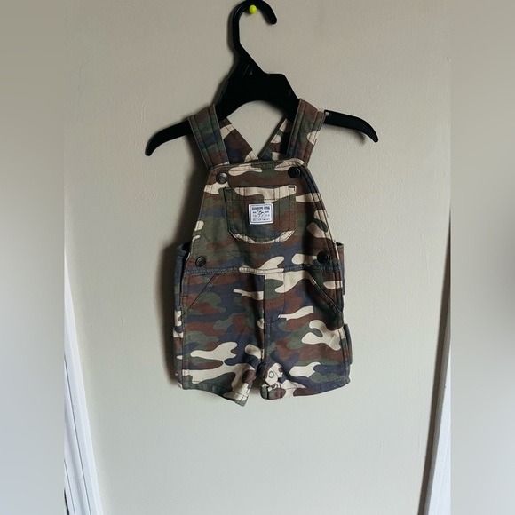 Boy Carter’s Camo Overall Shorts Size 6 Months - Picture 1 of 7